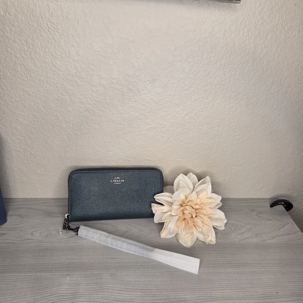 Coach Women's Green Wristlet Wallet
